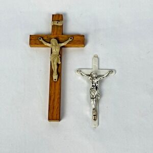 Lot of 2 Crucifix‎ Cross Jesus 4" White Plastic/Gold & 6"  Wood/White Catholic